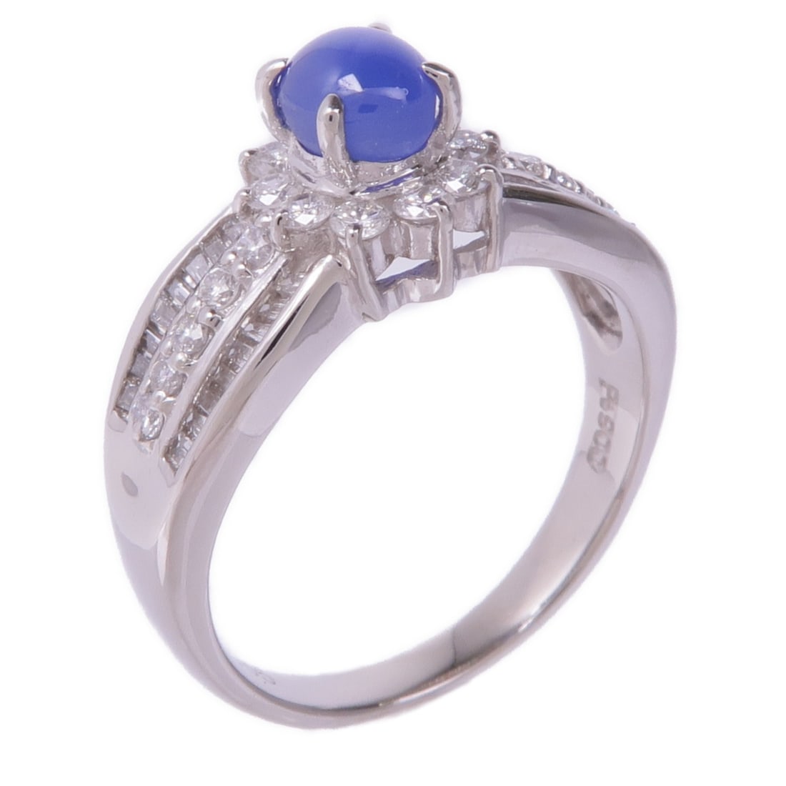 Sapphire Diamond Ring in Platinum PT900 Size 6.75: Sapphire Diamond Ring in Platinum PT900 Size 6.75 This exquisite ring features a stunning blue sapphire set in luxurious PT900 platinum. Designed in a regular size of US 6.75, it combines elegance wit