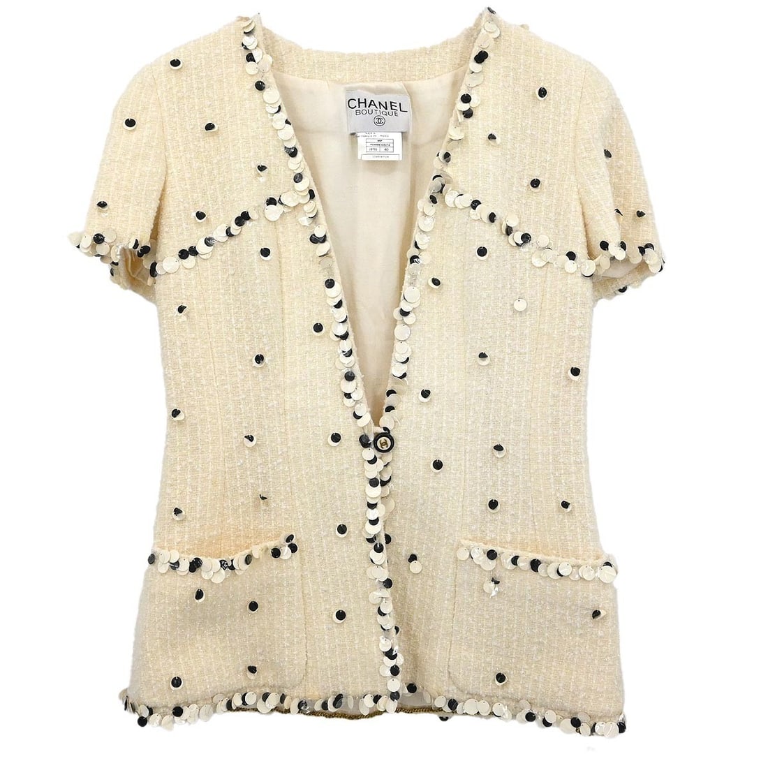 White Collarless Chanel 95P Jacket Size 40 Vintage Short Sleeve: White Collarless Chanel 95P Jacket Size 40 Vintage Short Sleeve This vintage Chanel single-breasted collarless jacket features a mid-length cut and short sleeves, crafted from a blend of 54% nylon and