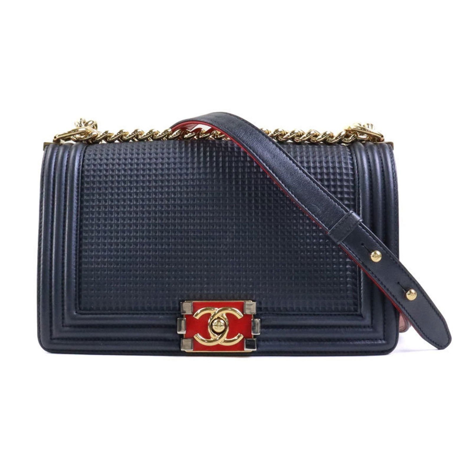 Navy Metallic Leather Chanel Boy Shoulder Bag 15cm x 24cm: Navy Metallic Leather Chanel Boy Shoulder Bag 15cm x 24cm This Chanel Boy shoulder bag features a sophisticated navy metallic leather exterior, reflecting the signature elegance of the Chanel brand. D