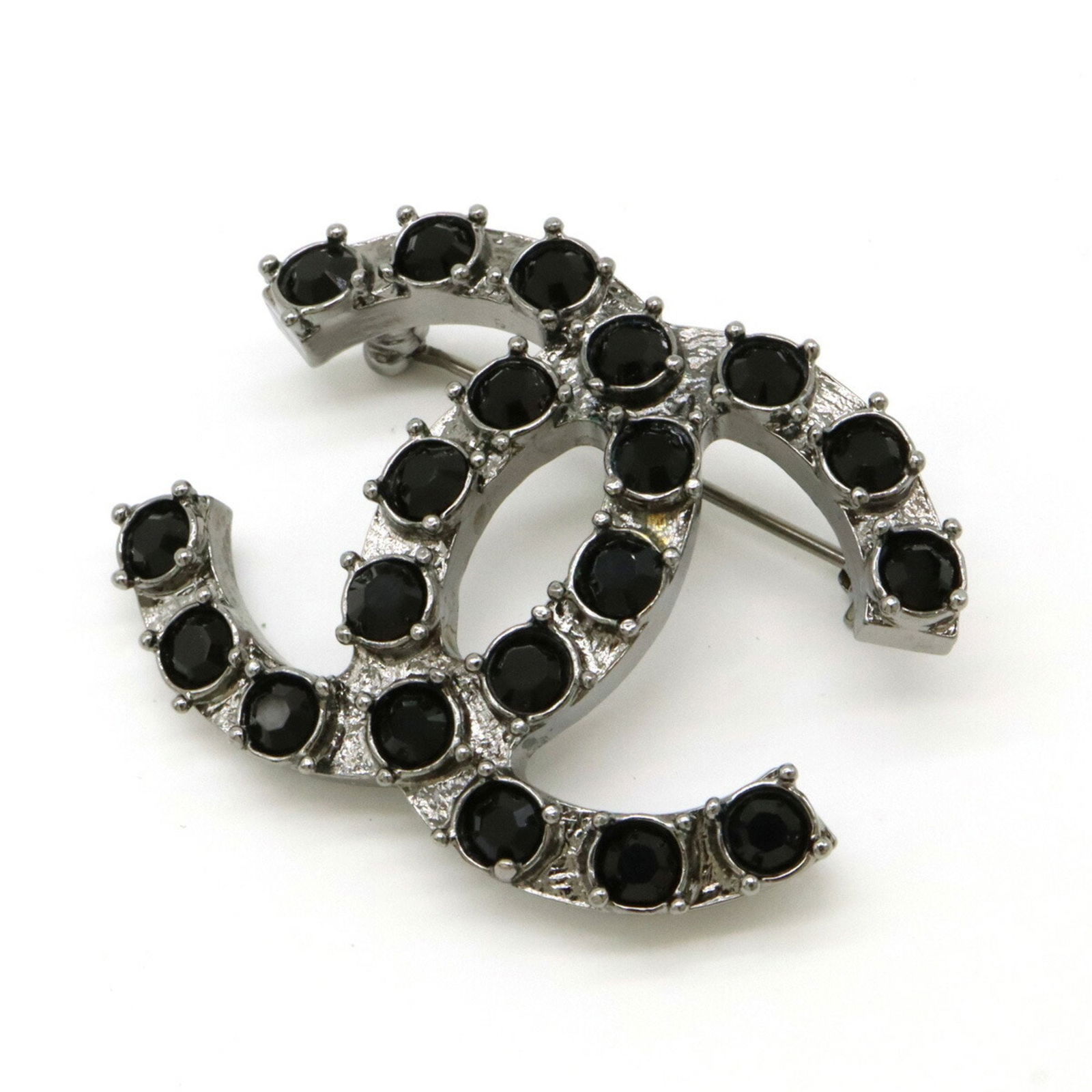 Black Metal Brooch by Chanel Model for Women 3cm x 4cm: Black Metal Brooch by Chanel Model for Women 3cm x 4cm This Chanel accessory features a black metal construction and is designed for women. It originates from France and measures 3cm by 4cm (1.18 inch