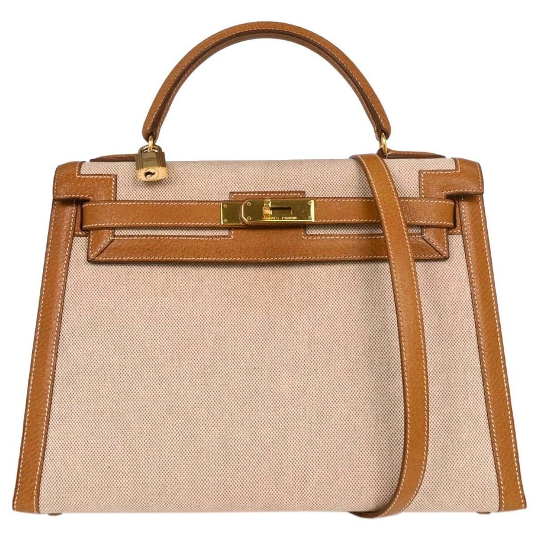Hermes Kelly 32 Beige Gold Pigskin Top Handle Handbag: Hermes Kelly 32 Beige Gold Pigskin Top Handle Handbag Introducing the exquisite Hermes Kelly 32 Sellier Handbag, a timeless piece crafted from luxurious canvas leather in a sophisticated beige hue. Th