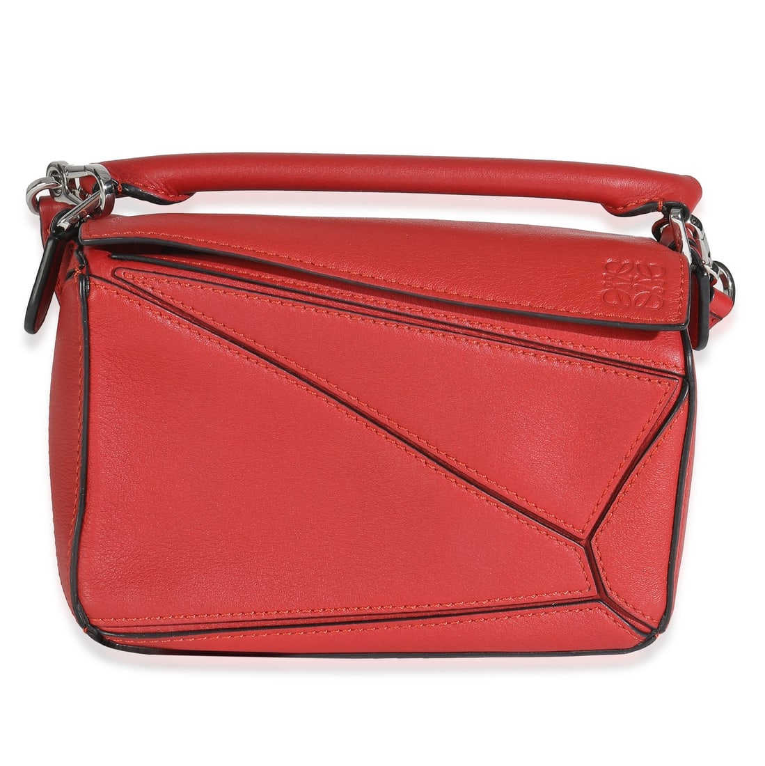 Loewe Mini Puzzle Bag Scarlet Calfskin with Dustbag 2019: Loewe Mini Puzzle Bag Scarlet Calfskin with Dustbag 2019 Introducing the Loewe Scarlet Calfskin Mini Puzzle Bag, a stylish and functional shoulder bag crafted from high-quality leather in a vibrant re