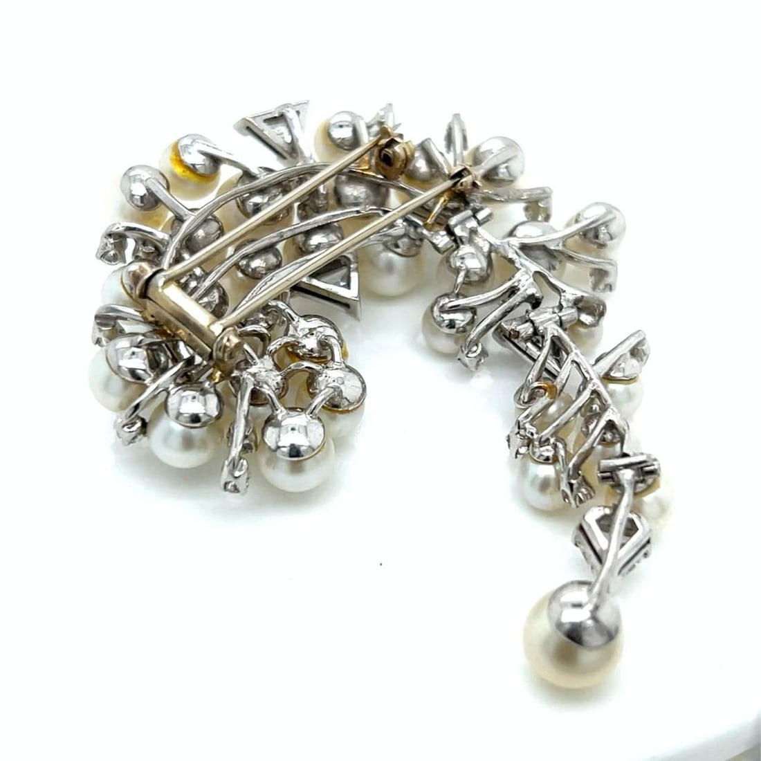1960s 18K White Gold Palladium Cultured Pearl Diamond Brooch: 1960s 18K White Gold Palladium Cultured Pearl Diamond Brooch This exquisite vintage brooch from the 1960s showcases a stunning combination of 18K white gold and palladium, adorned with cultured pearls