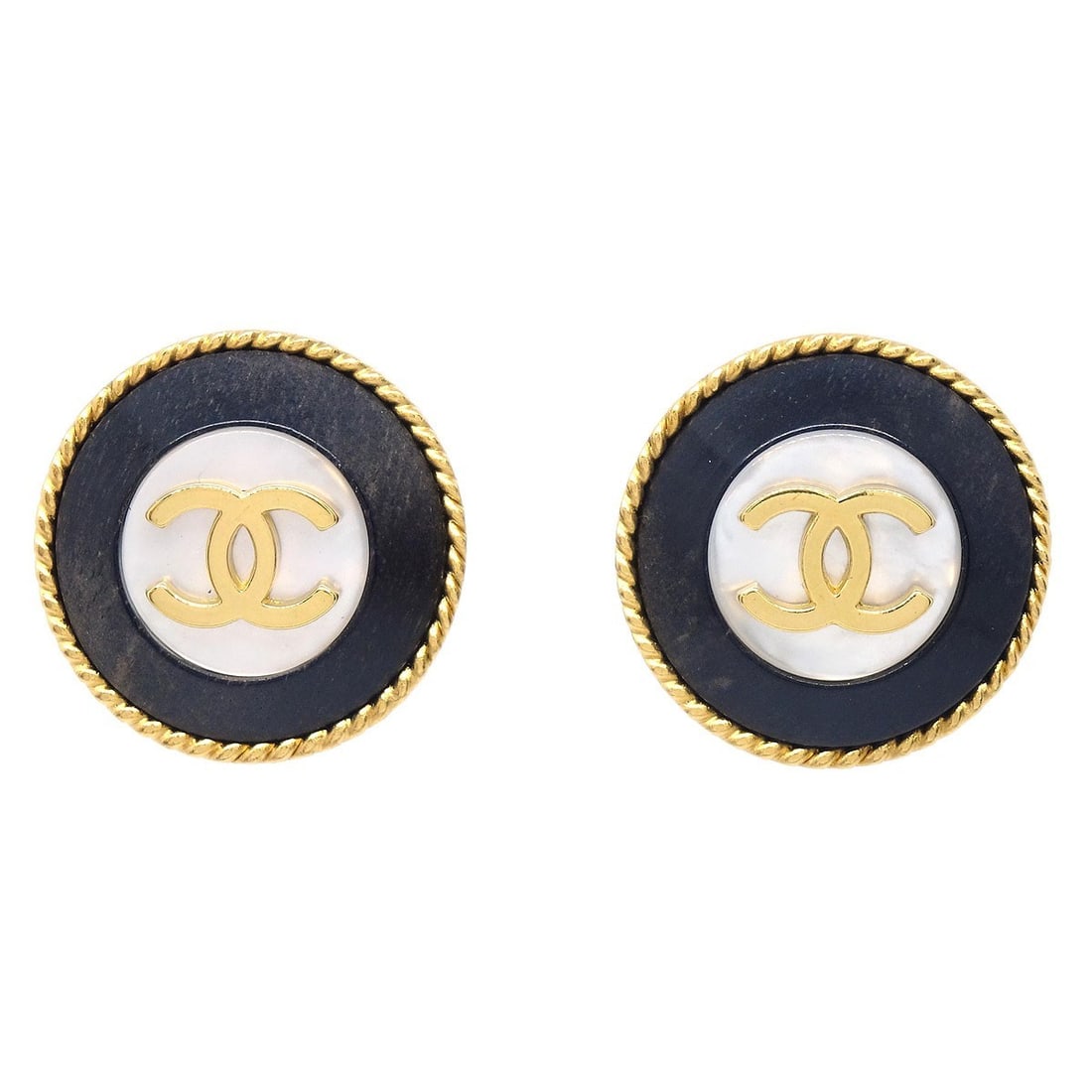 Chanel 95A Gold Tone Clip-On Button Earrings with Faux Pearl: Chanel 95A Gold Tone Clip-On Button Earrings with Faux Pearl These Chanel button earrings feature artificial pearls and a classic clip-on closure. Crafted with gold-tone metal, they display an elegant