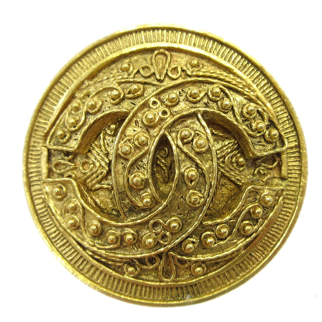 Chanel Gold-Plated CC Medallion Brooch Pin 2 in 94A: Chanel Gold-Plated CC Medallion Brooch Pin 2 in 94A This exquisite Chanel Medallion Brooch Pin is a stunning accessory that adds a touch of elegance to any outfit. Crafted from high-quality gold-plate