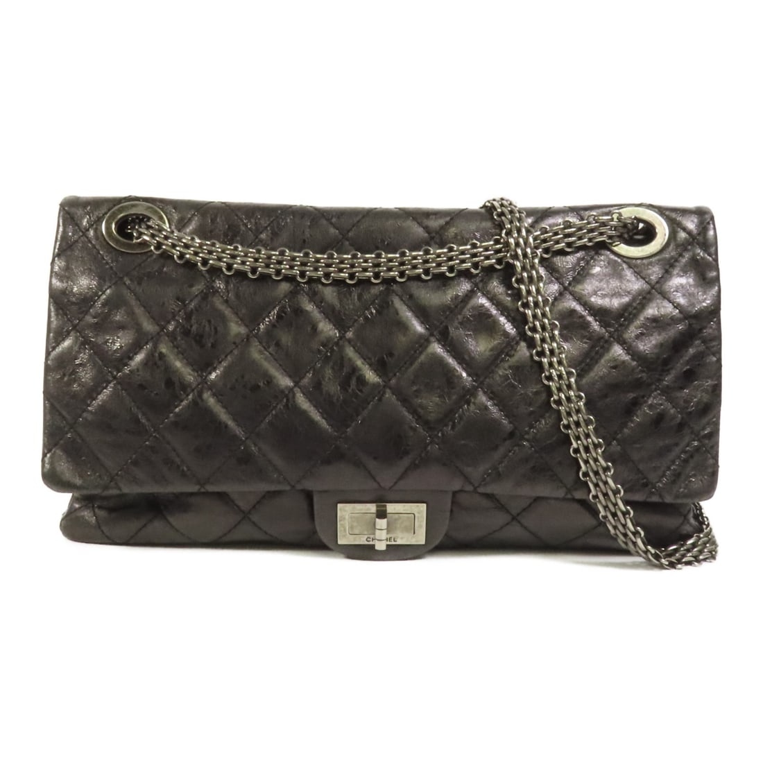 Black Calfskin Chanel 2.55 Maxi Shoulder Bag: Black Calfskin Chanel 2.55 Maxi Shoulder Bag This CHANEL CC 2.55 Maxi shoulder bag is crafted from black calfskin leather and designed in a classic style. Made in France, it features a spacious interi