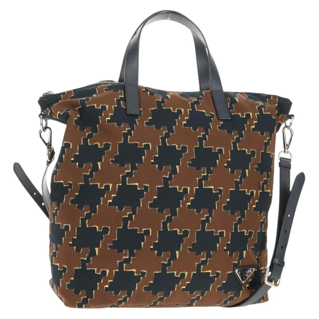 PRADA Brown Silver Nylon 2way Hand Bag Auth 148372 Italy: PRADA Brown Silver Nylon 2way Hand Bag Auth 148372 Italy This authentic PRADA hand bag combines luxury and functionality, featuring a stylish brown nylon exterior complemented by silver accents. With