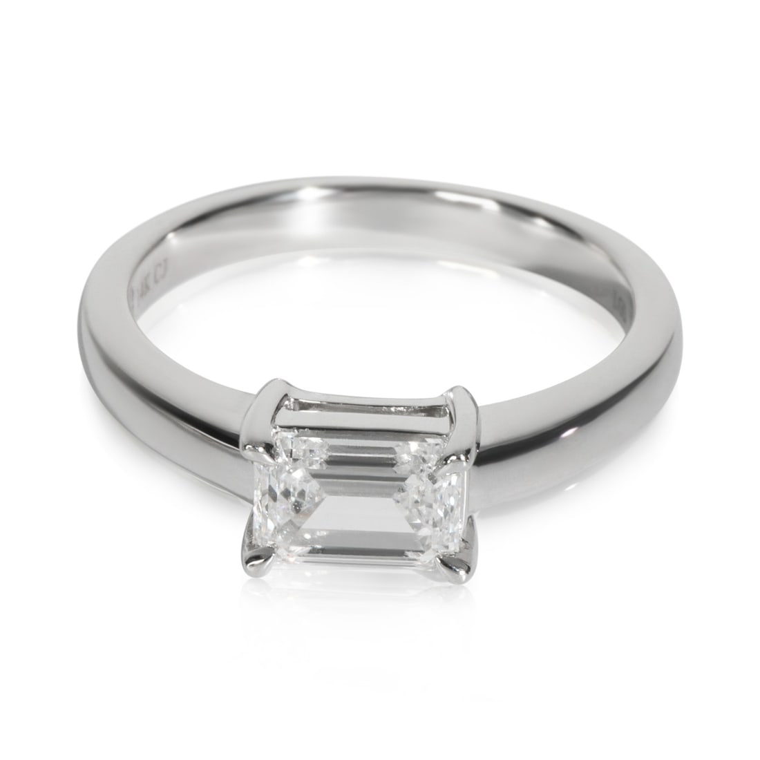 14K White Gold 1.14ct Lab-Grown Diamond Ring Women's Size 7: 14K White Gold 1.14ct Lab-Grown Diamond Ring Women's Size 7 This elegant 1.14 ctw ring features a stunning lab-grown diamond at its center, shaped in an emerald cut, showcasing a clarity rating of VS.