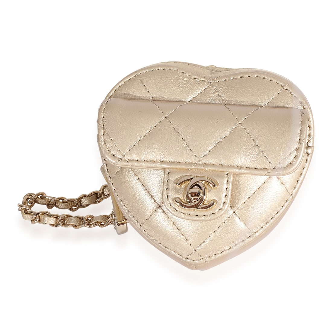 Chanel Gold Quilted Lambskin Heart Coin Purse Necklace 2022: Chanel Gold Quilted Lambskin Heart Coin Purse Necklace 2022 This exquisite Chanel Metallic Gold Quilted Lambskin Heart Coin Purse Necklace is a stylish accessory that combines functionality with luxur