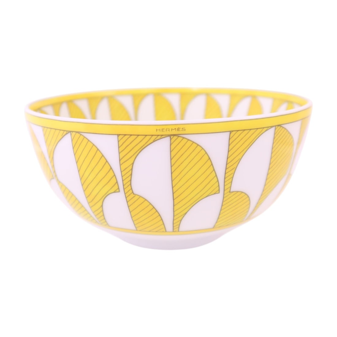 Porcelain Medium Bowl Soleil d'Hermes Yellow and White: Porcelain Medium Bowl Soleil d'Hermes Yellow and White This Hermes Soleil d'Hermes medium model bowl features a sophisticated yellow and white porcelain design. Crafted in France, this piece exemplifi