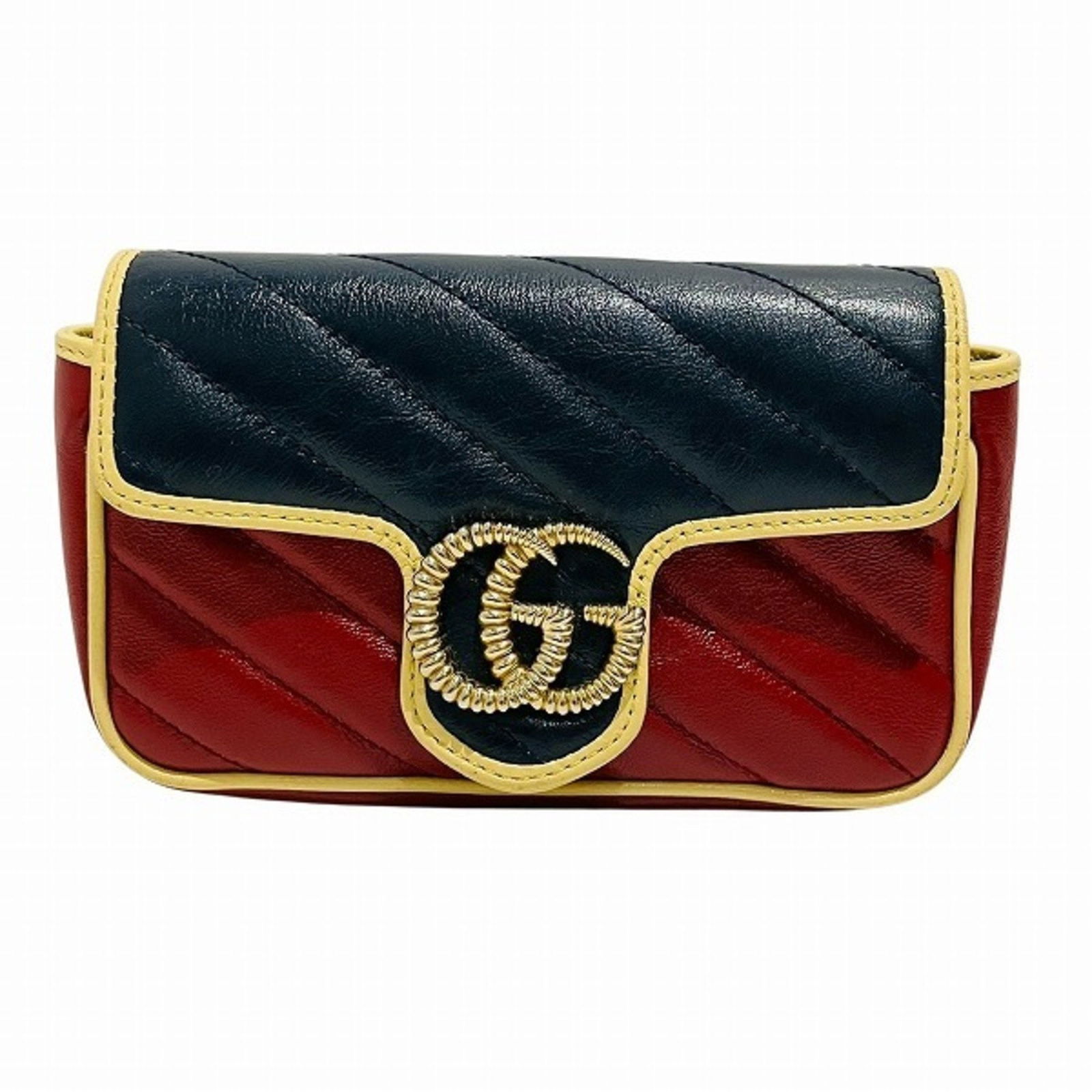 Red Gucci Marmont Leather Bag 17cm x 10.5cm x 4cm Italy: Red Gucci Marmont Leather Bag 17cm x 10.5cm x 4cm Italy This Gucci Marmont bag features a red leather exterior with gold-tone metal fittings. Designed for women, it is crafted in Italy and showcases a