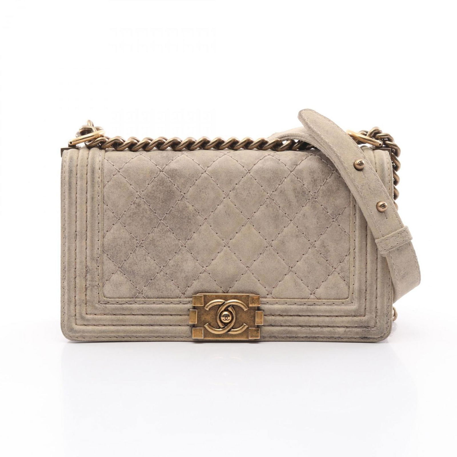 Beige Leather Chanel Boy Shoulder Bag 14.5cm x 25cm Italy: Beige Leather Chanel Boy Shoulder Bag 14.5cm x 25cm Italy This Chanel Boy bag features a sophisticated beige leather exterior, crafted for a feminine appeal. The bag is designed with attention to deta