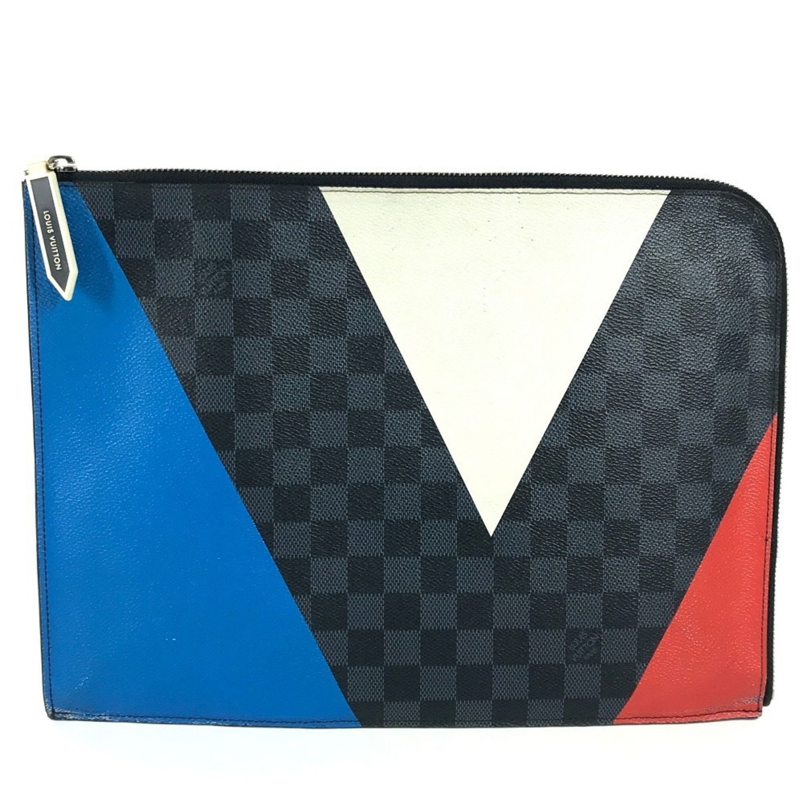 Black Canvas Pochette Jour GM Clutch by Louis Vuitton: Black Canvas Pochette Jour GM Clutch by Louis Vuitton This Louis Vuitton Pochette Jour GM is crafted from black canvas and offers a sleek and versatile design suitable for any gender. Made in France,