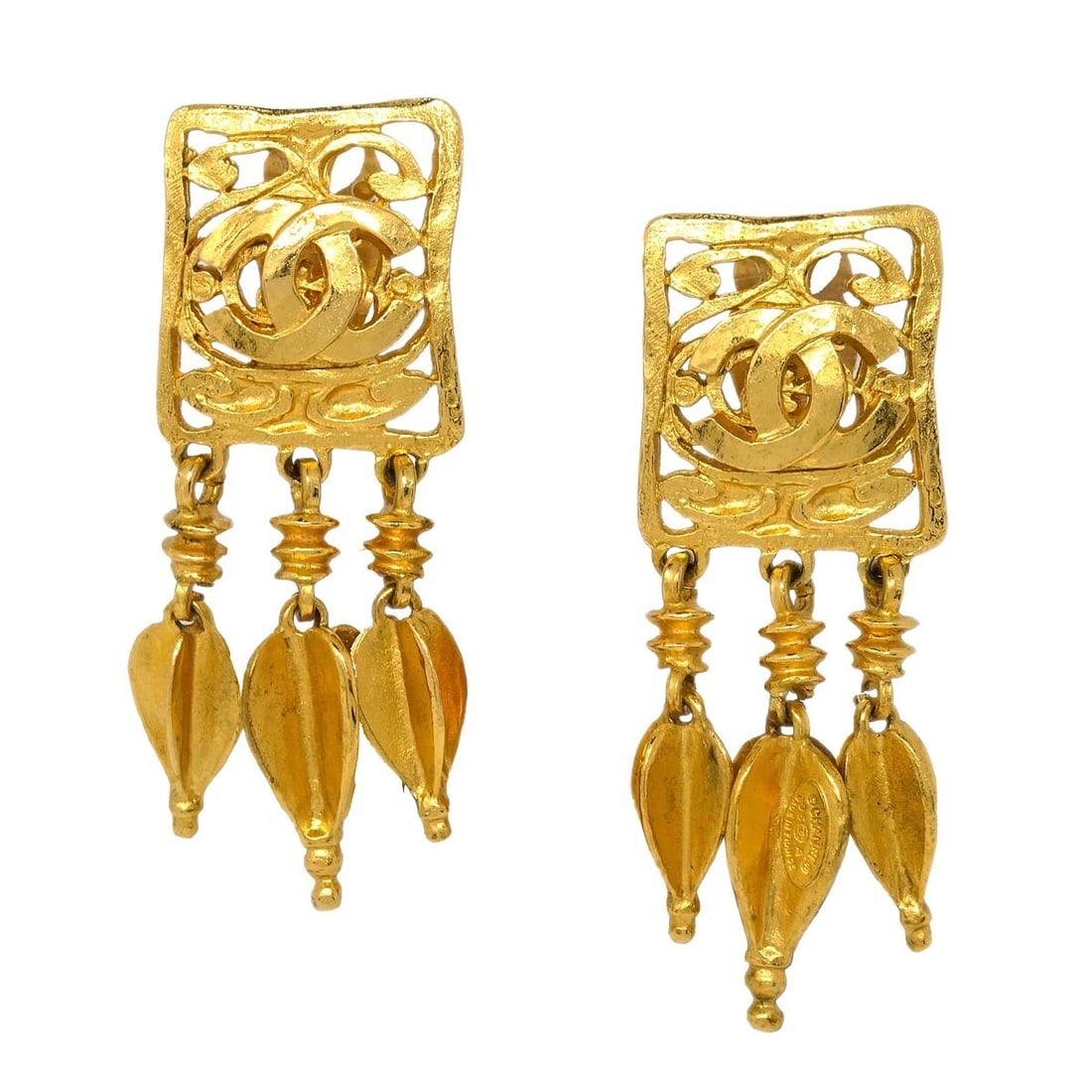 Chanel Gold-plated CC Fringe Dangle Clip-On Earrings 95A: Chanel Gold-plated CC Fringe Dangle Clip-On Earrings 95A Introducing the exquisite Chanel Fringe Dangle CC Earrings, a stunning addition to any jewelry collection. These clip-on earrings feature the i