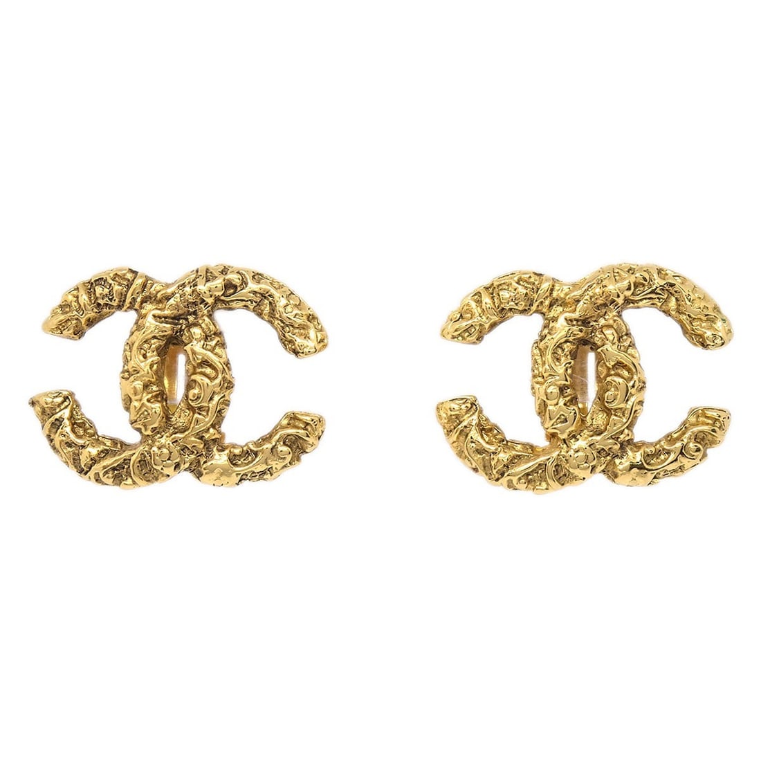 Gold Plated Chanel 93A Logo CC Clip-On Earrings: Gold Plated Chanel 93A Logo CC Clip-On Earrings These Chanel CC clip-on earrings feature the iconic interlocking logo design in a gold tone. Crafted with gold-plated metal, they offer a classic and ti