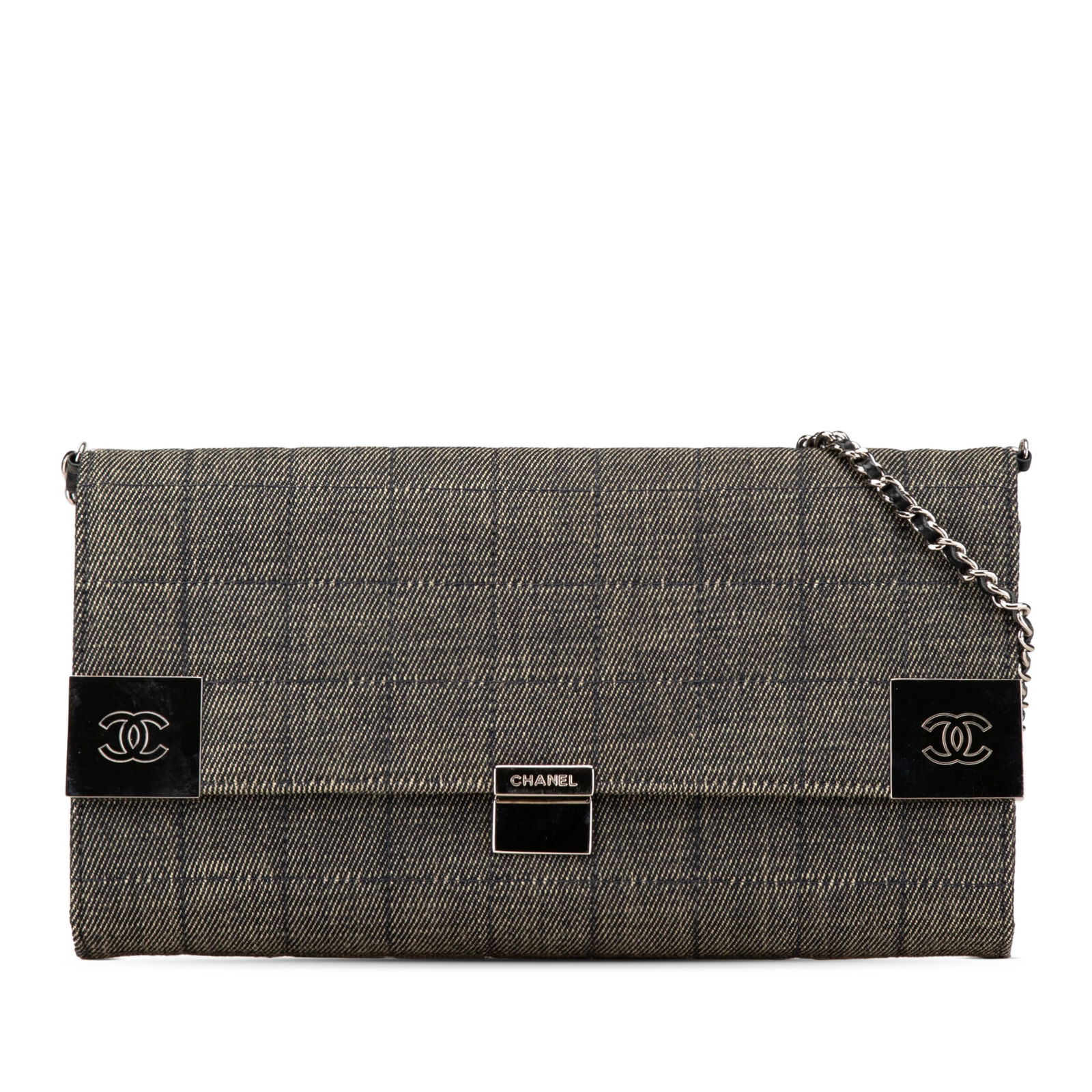Chanel CC Choco Bar Denim Chain Flap Gray Shoulder Bag: Chanel CC Choco Bar Denim Chain Flap Gray Shoulder Bag Introducing the Chanel CC Choco Bar Denim Chain Flap, a stylish shoulder bag crafted from quilted denim. This elegant bag features a leather wove