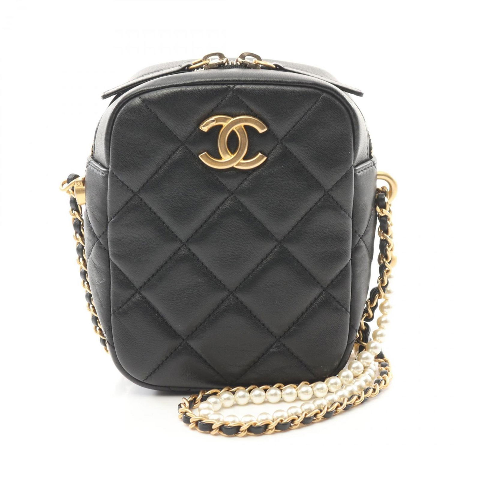 Black Leather Chanel Pearl Bag Handbag from Italy: Black Leather Chanel Pearl Bag Handbag from Italy This Chanel Pearl Bag features a black leather exterior and is designed for women. The bag is crafted in Italy and includes pearl detailing. It is in