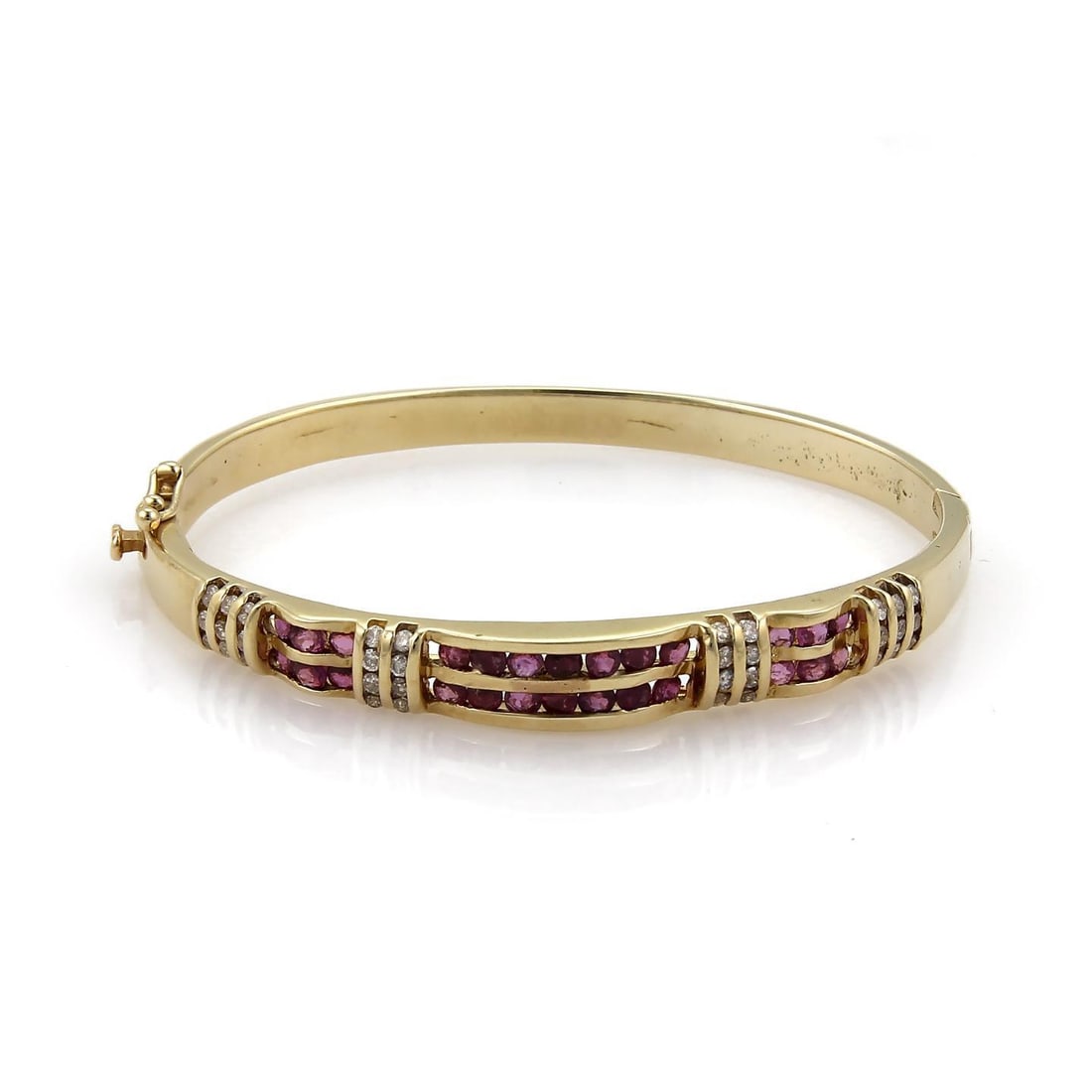 Vintage 14k Yellow Gold Diamond Ruby Wave Bangle Bracelet: Vintage 14k Yellow Gold Diamond Ruby Wave Bangle Bracelet This exquisite vintage bangle bracelet is expertly crafted from 14k yellow gold, featuring a stunning oval shape with a hinged mid-point for e