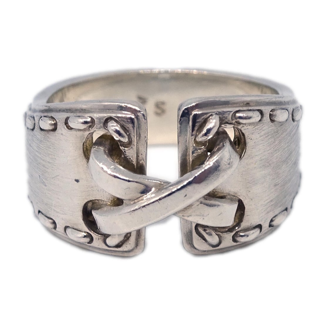 Hermes Silver 925 Vintage Ring Size 11: Hermes Silver 925 Vintage Ring Size 11 This vintage Hermes ring is crafted from 925 silver and features a classic round shape. The ring is a size 11 and is presented in very good condition. Specificat