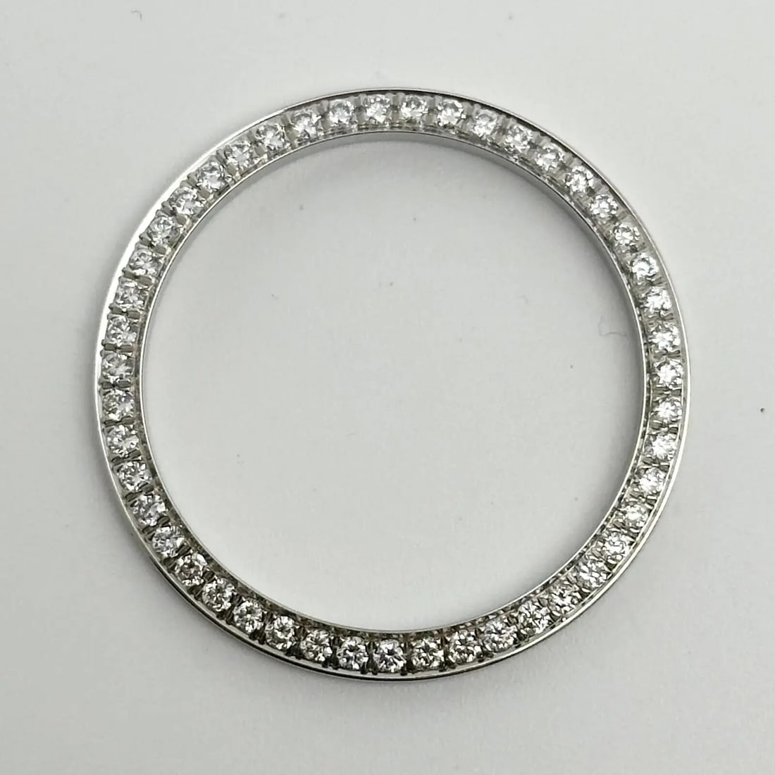 Gucci Alloy Cocktail Ring for 31mm Rolex Datejust with 47 Lab Diamonds: Gucci Alloy Cocktail Ring for 31mm Rolex Datejust with 47 Lab Diamonds This is a pre-owned cocktail-style ring crafted from alloy and adorned with approximately 0.87 carats of 47 lab-grown diamonds. T