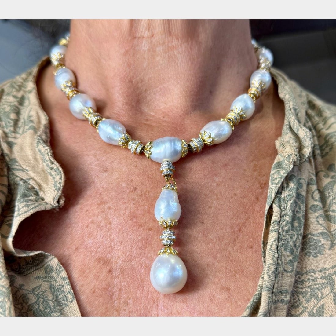 South Sea Pearl and Diamond Necklace in 18K Yellow Gold with 17 Pearls: South Sea Pearl and Diamond Necklace in 18K Yellow Gold with 17 Pearls This elegant necklace features 17 South Sea pearls set in 18K yellow gold, accented by approximately 11.50 carats of diamonds wit