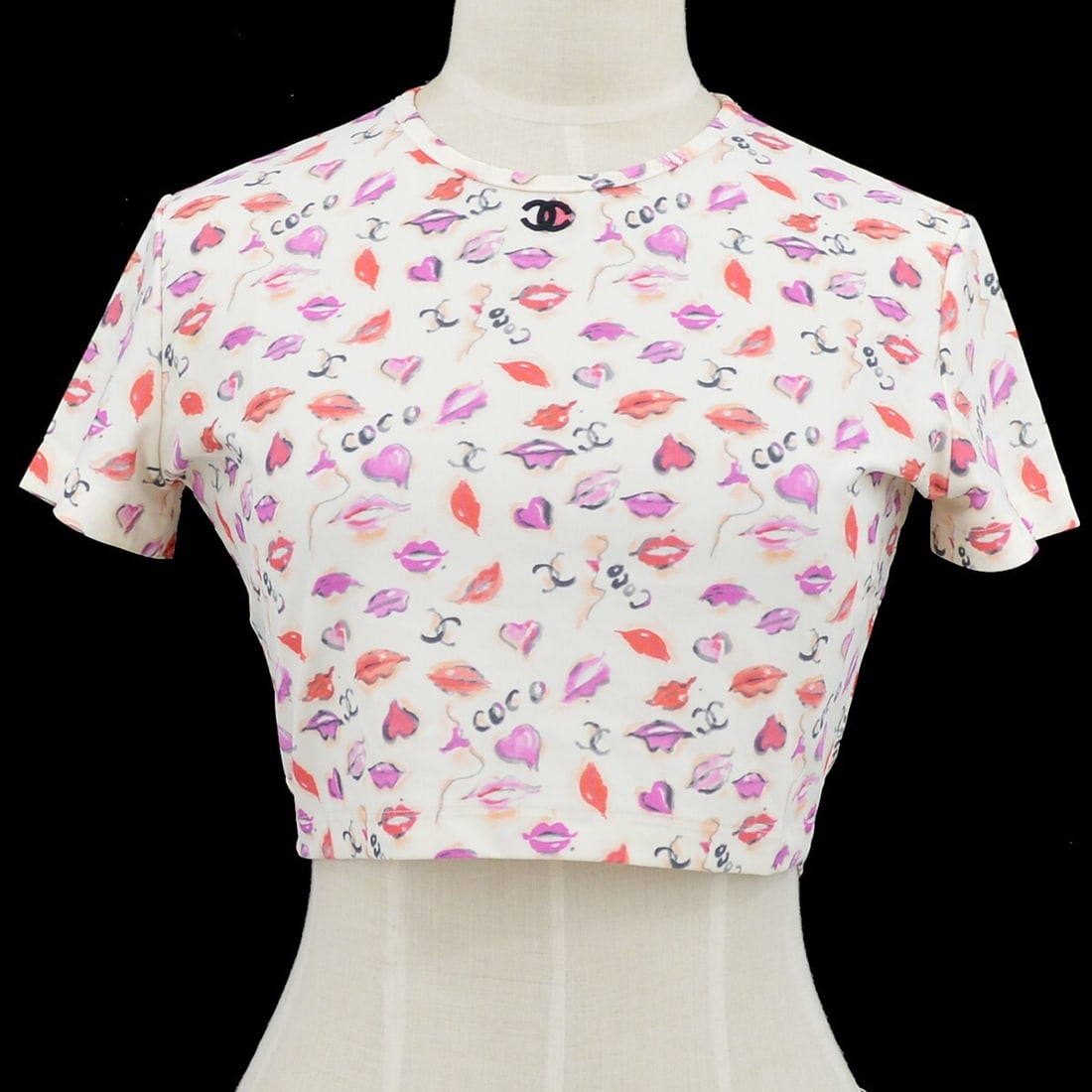 Chanel Vintage 90s Ivory Lips Pattern Swim Top Size 44: Chanel Vintage 90s Ivory Lips Pattern Swim Top Size 44 Make a splash in this vintage Chanel swimsuit top featuring a playful lips pattern. Crafted from a blend of 78% nylon and 22% spandex, this top o