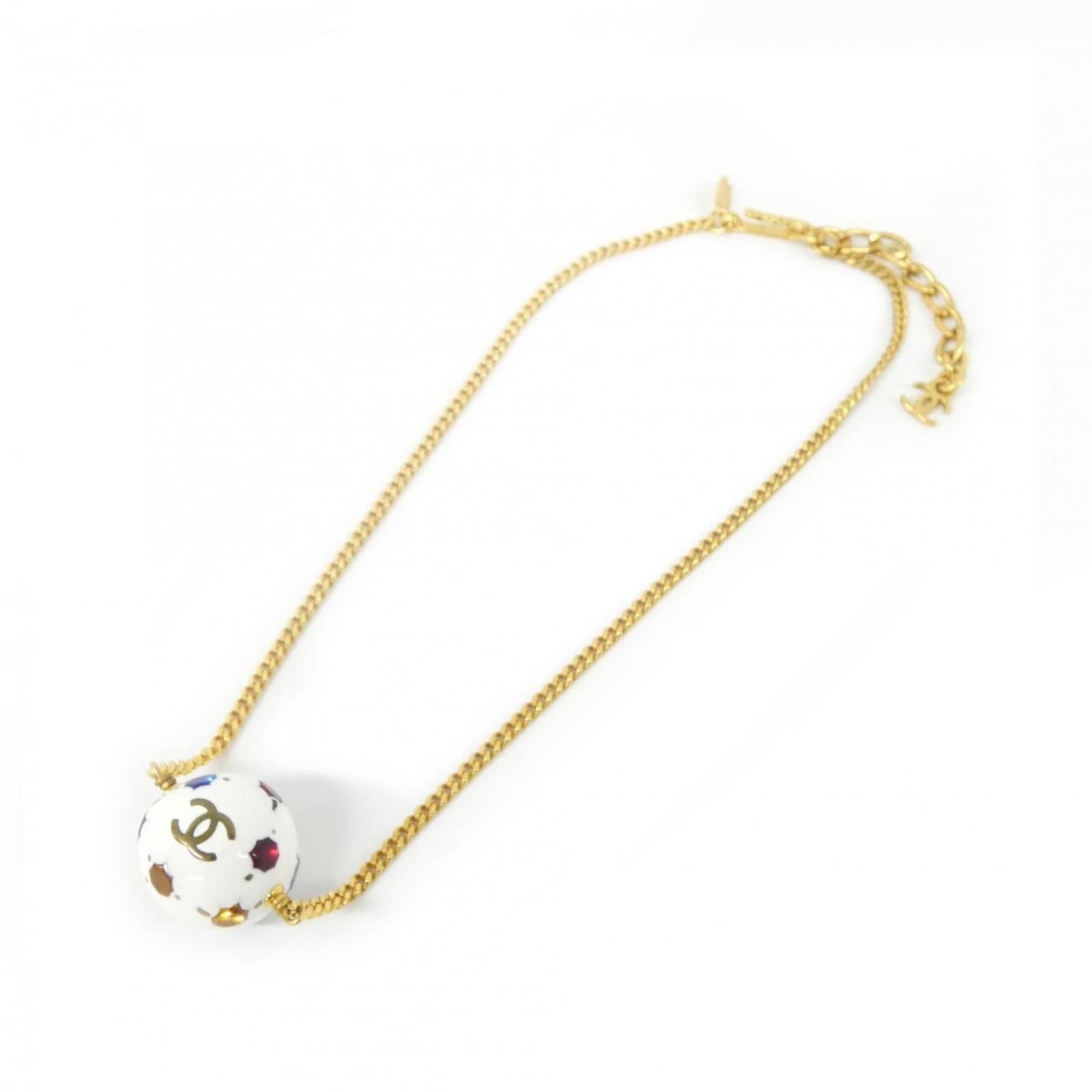 Gold Plated 20mm Chanel Necklace for Women France: Gold Plated 20mm Chanel Necklace for Women France This Chanel necklace features a gold plated finish and is designed for women. The necklace measures 20mm by 20mm with an adjustable neck circumference