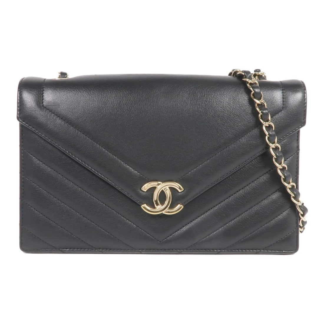 CHANEL Black Calfskin Leather Chain Shoulder Bag GHW: CHANEL Black Calfskin Leather Chain Shoulder Bag GHW This elegant CHANEL Chain Shoulder Bag is crafted from luxurious black calfskin leather, offering a sophisticated and timeless design. With dimensi