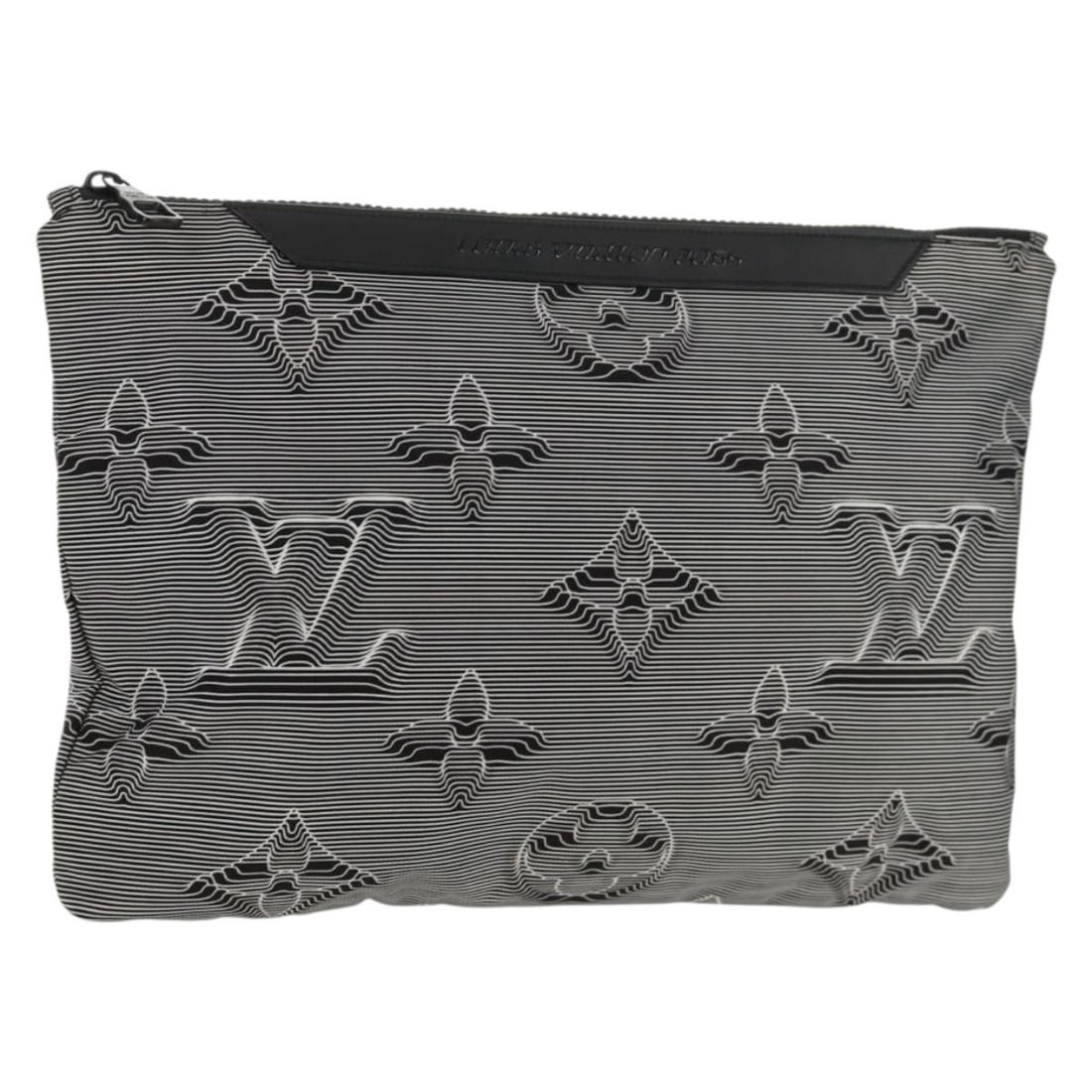LOUIS VUITTON Monogram Nylon Pochette Reversible Clutch Bag M68777 Italy Auth: LOUIS VUITTON Monogram Nylon Pochette Reversible Clutch Bag M68777 Italy Auth Elevate your accessory collection with this authentic LOUIS VUITTON Monogram Pochette Reversible Bag. Crafted in Italy fro