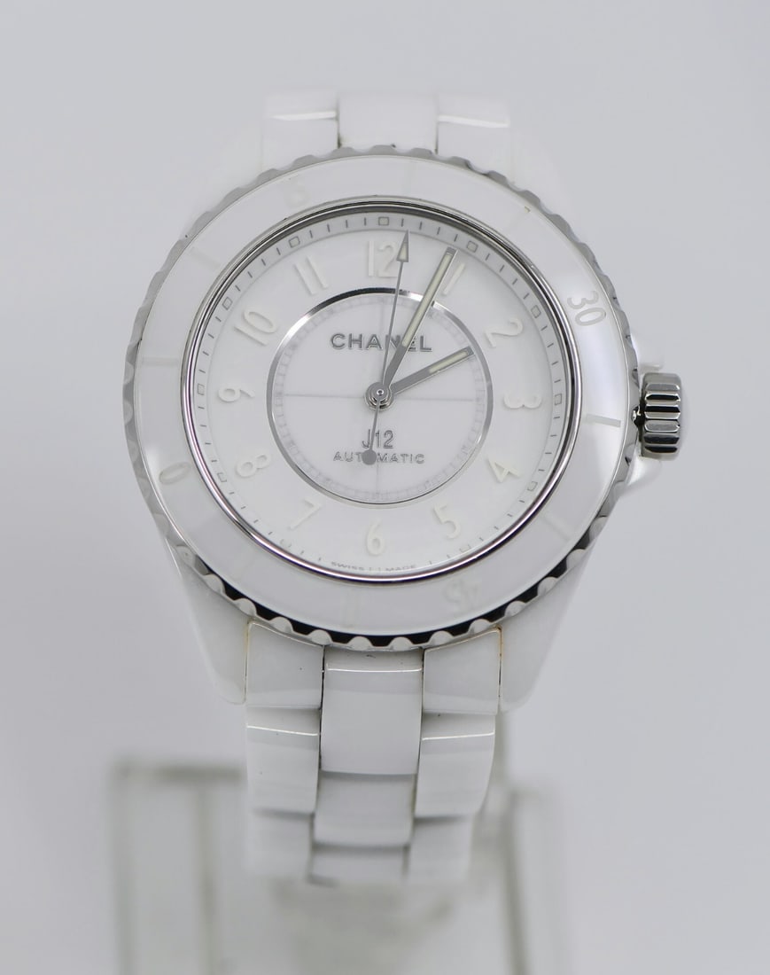 Chanel J12 Phantom White Ceramic Watch 38mm H6186 with Box and Papers: Chanel J12 Phantom White Ceramic Watch 38mm H6186 with Box and Papers The Chanel J12 Phantom White Ceramic Watch H6186 is a stunning wristwatch that combines elegance with functionality. This model fe