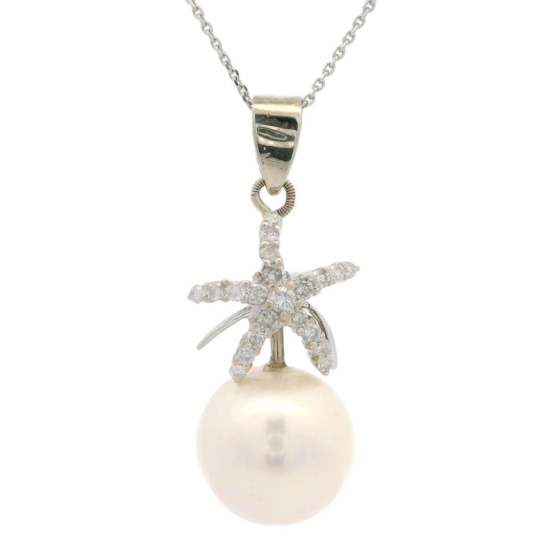 Estate 14k White Gold Diamond Starfish Pendant Necklace with South Sea Pearl: Estate 14k White Gold Diamond Starfish Pendant Necklace with South Sea Pearl This exquisite Estate White Gold Diamond Starfish Pendant Necklace features a stunning large South Sea pearl, complemented
