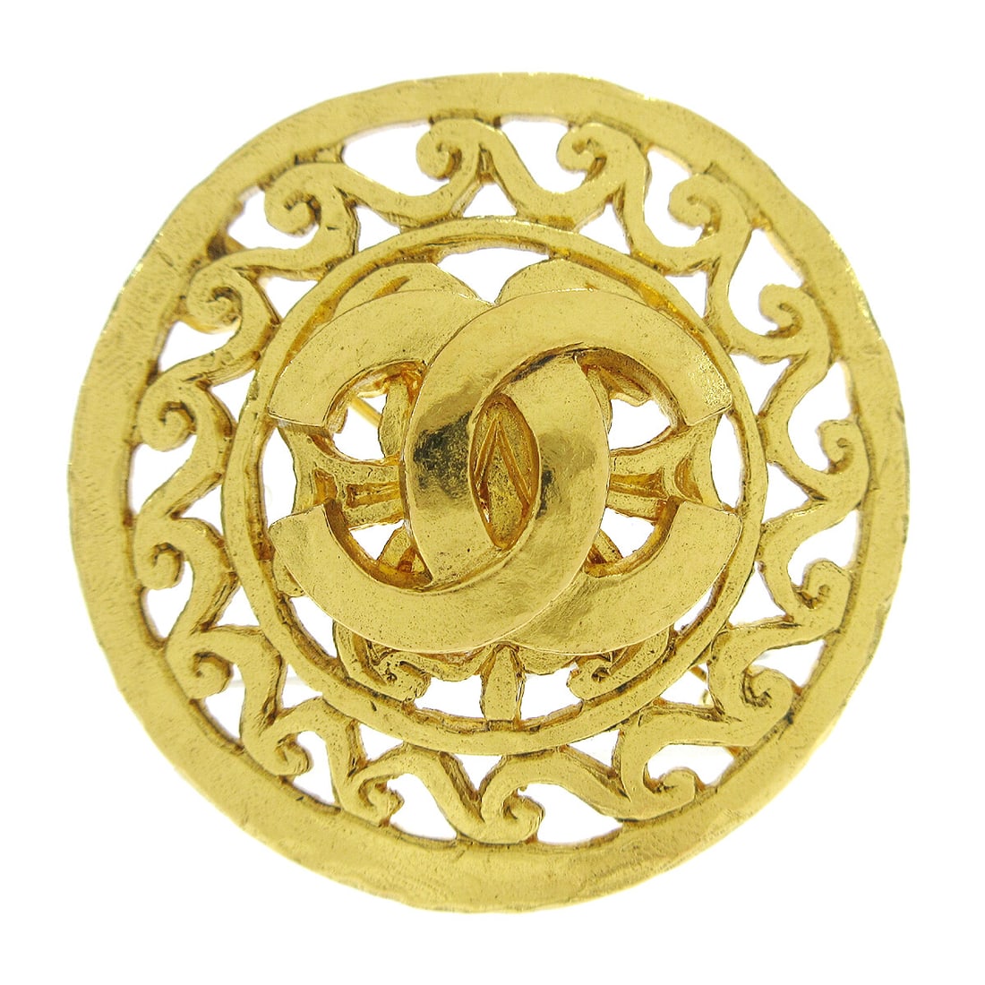 Chanel 95A Gold-Plated Medallion Brooch Pin France: Chanel 95A Gold-Plated Medallion Brooch Pin France This exquisite Chanel Medallion Brooch Pin, crafted in France, showcases a stunning round design in a luxurious gold tone. Made of gold-plated materi