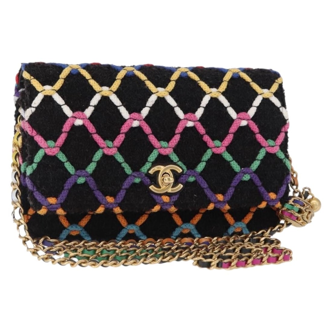 CHANEL Multicolor Gold Matelasse Shoulder Bag Canvas Auth 156642SM: CHANEL Multicolor Gold Matelasse Shoulder Bag Canvas Auth 156642SM This stunning CHANEL Matelasse Chain Shoulder Bag combines luxury and style with its vibrant multicolor tweed exterior and elegant go