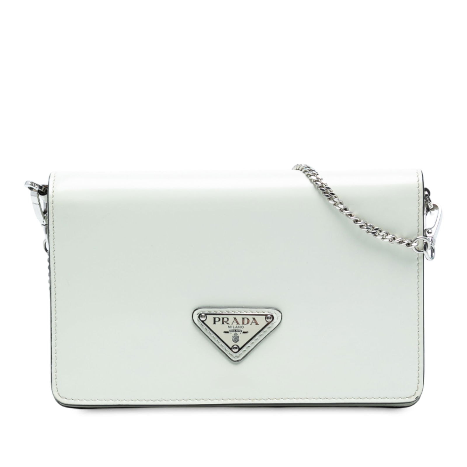 Prada Mini Brushed Leather Chain Crossbody Bag White Italy: Prada Mini Brushed Leather Chain Crossbody Bag White Italy This Prada Mini Brushed Leather Chain Crossbody bag showcases a sophisticated leather body in an elegant white color. It features a stylish s