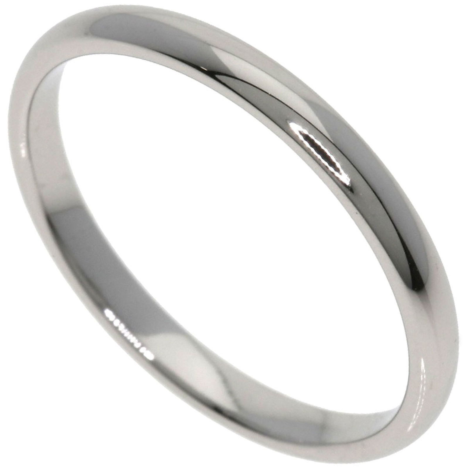 Platinum ring in silver tone by Van Cleef & Arpels size 5.5: Platinum ring in silver tone by Van Cleef & Arpels size 5.5 This Van Cleef & Arpels platinum piece features a sleek silver color and has been professionally polished. Designed for a unisex audience, i