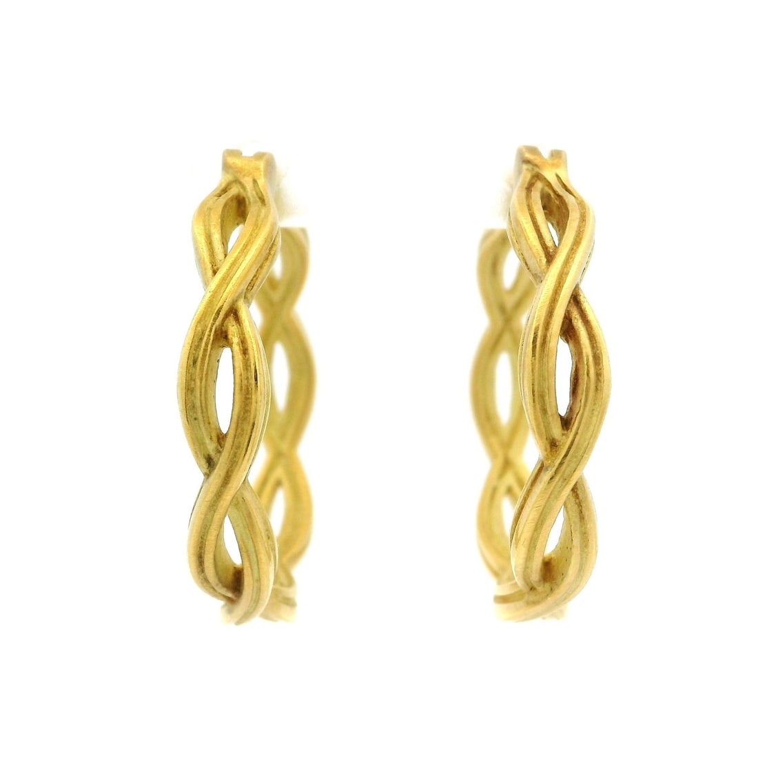 18K Yellow Gold Matte Finish Braided Hoop Earrings 27.5mm: 18K Yellow Gold Matte Finish Braided Hoop Earrings 27.5mm Discover the elegance of these Well Made 18k Yellow Gold Braided Hoop Snap Earrings. Crafted from solid 18K yellow gold, these earrings
