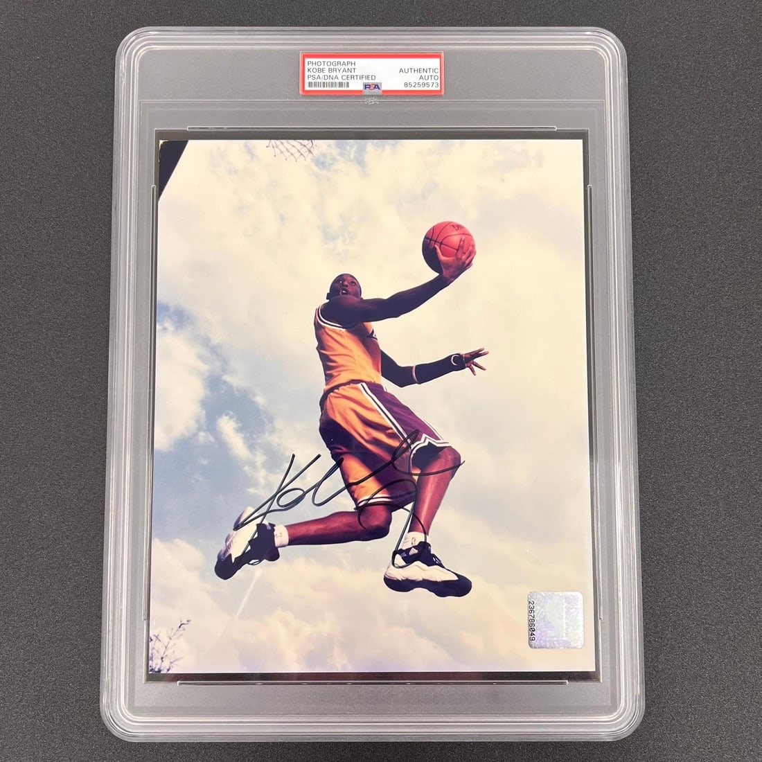 Kobe Bryant Signed Photo PSA/DNA Authentic Los Angeles Lakers HOF (1 of 1)
