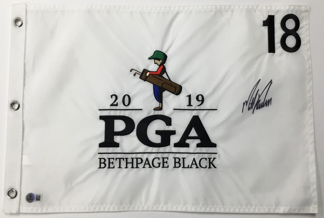 Matt Kuchar Signed 2019 PGA Bethpage Black #18 Flag Beckett Authenticated: Matt Kuchar Signed 2019 PGA Bethpage Black #18 Flag Beckett Authenticated This official 2019 PGA Bethpage Black #18 pin flag is signed by renowned golfer Matt Kuchar. The signature has been authentica