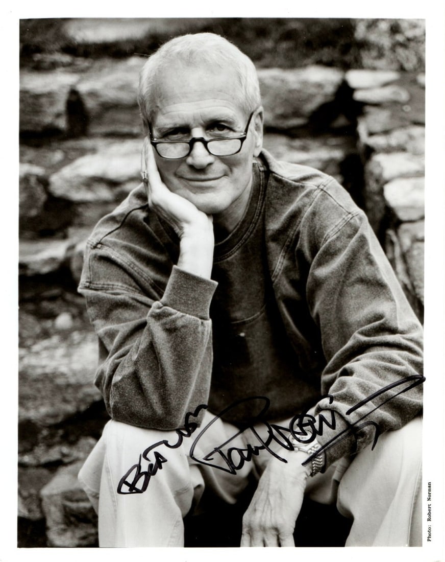 Paul Newman Signed 8x10 Black and White Photo Beckett Authenticated: Paul Newman Signed 8x10 Black and White Photo Beckett Authenticated This is an original black and white photograph of Paul Newman, measuring 8x10 inches, featuring a smiling pose. The photo has been p