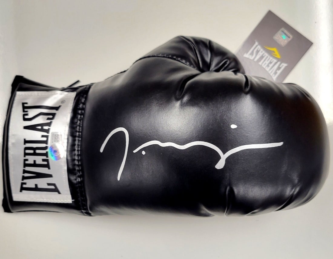 Everlast boxing glove signed by Jonathan Majors Creed 3 Beckett authenticated (1 of 4)