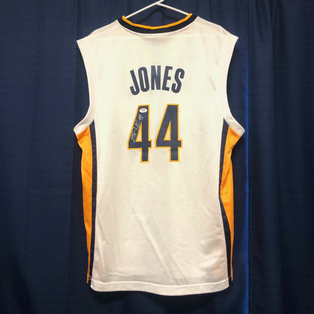 Solomon Jones Autographed Jersey PSA/DNA Indiana Pacers: Solomon Jones Autographed Jersey PSA/DNA Indiana Pacers This is an original stitched jersey autographed by Solomon Jones, a player from the Indiana Pacers. The authenticity of the signature has been v