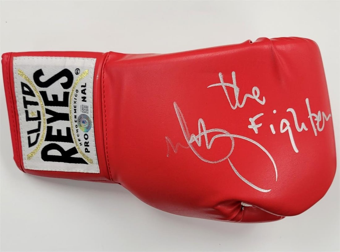 Boxing Glove Autographed by Mark Wahlberg from The Fighter Beckett Authenticated (1 of 4)