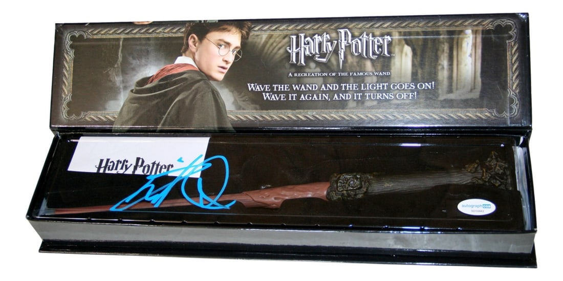 Harry Potter Wand Box Autographed by Daniel Radcliffe with AutographCOA (1 of 5)