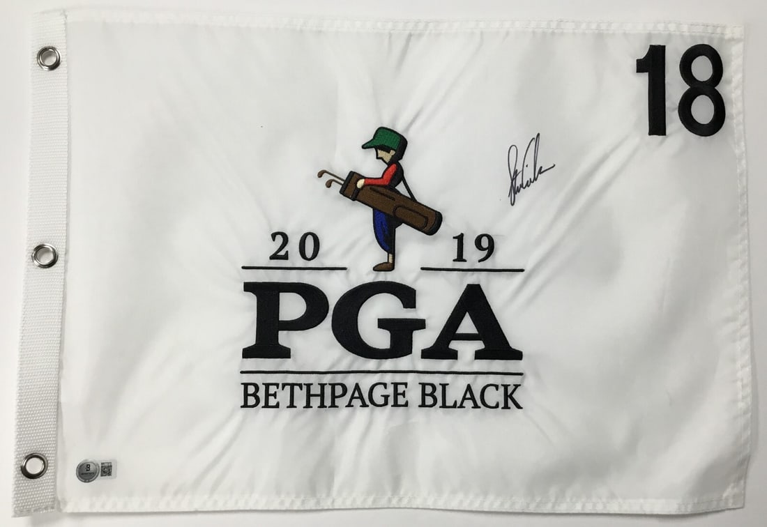 Stewart Cink Signed 2019 PGA Bethpage Black #18 Pin Flag Beckett Authenticated: Stewart Cink Signed 2019 PGA Bethpage Black #18 Pin Flag Beckett Authenticated Celebrate golf history with this official 2019 PGA Bethpage Black #18 pin flag, expertly signed by PGA star Stewart Cink.