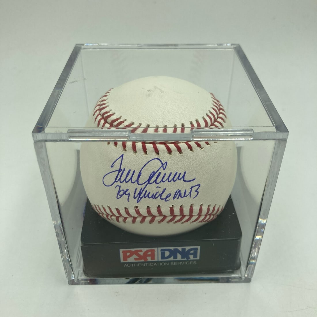 Tom Seaver Signed Baseball 1969 Miracle Mets PSA 10 Gem Mint: Tom Seaver Signed Baseball 1969 Miracle Mets PSA 10 Gem Mint Celebrate the legacy of baseball legend Tom Seaver with this authenticated signed baseball from the iconic 1969 Miracle Mets. This original