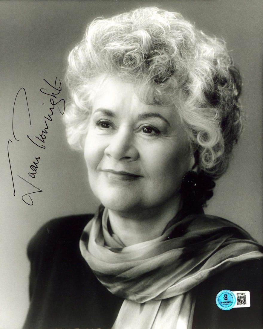 Joan Plowright Signed A Taste of Honey 8x10 Photo Beckett Authenticated: Joan Plowright Signed A Taste of Honey 8x10 Photo Beckett Authenticated This is an authentic vertical 8x10 photograph personally signed by Joan Plowright, featuring her role in 'A Taste of Honey.' The
