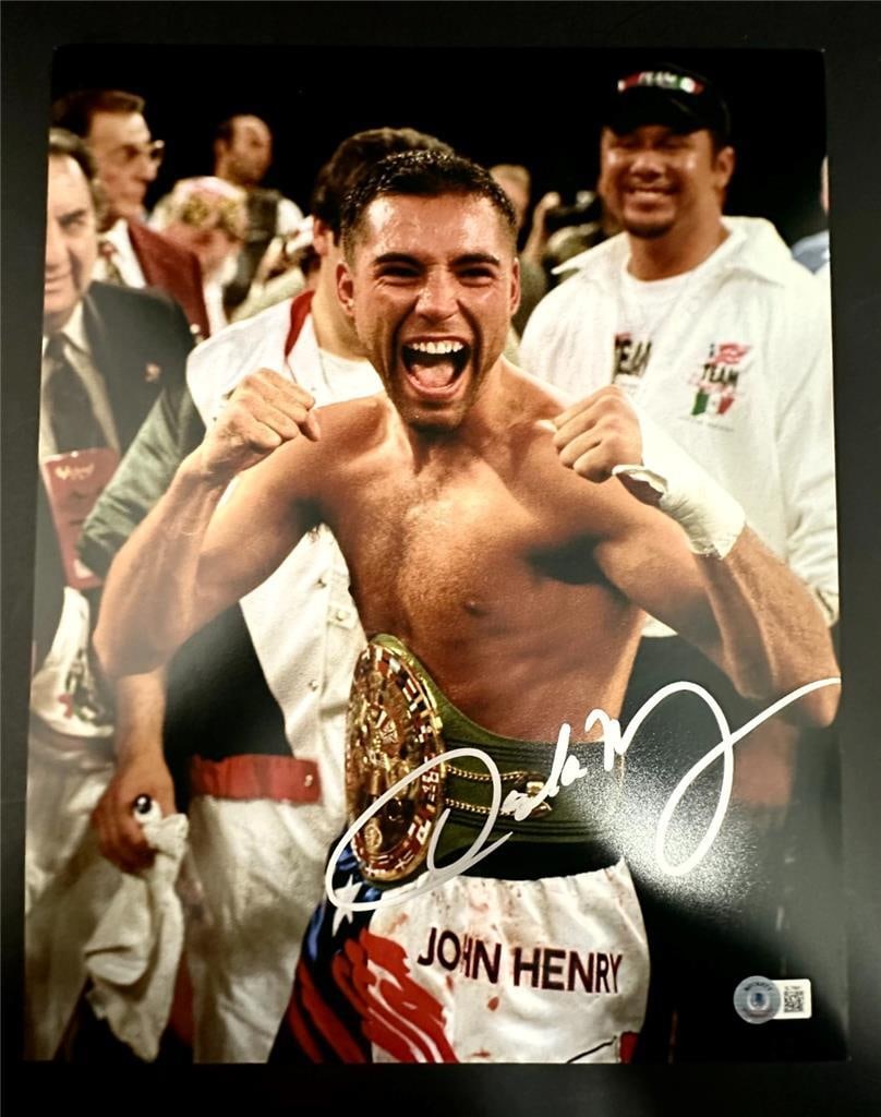 Oscar De La Hoya Signed 11x14 Photo Boxing HOF Beckett Authenticated (1 of 3)