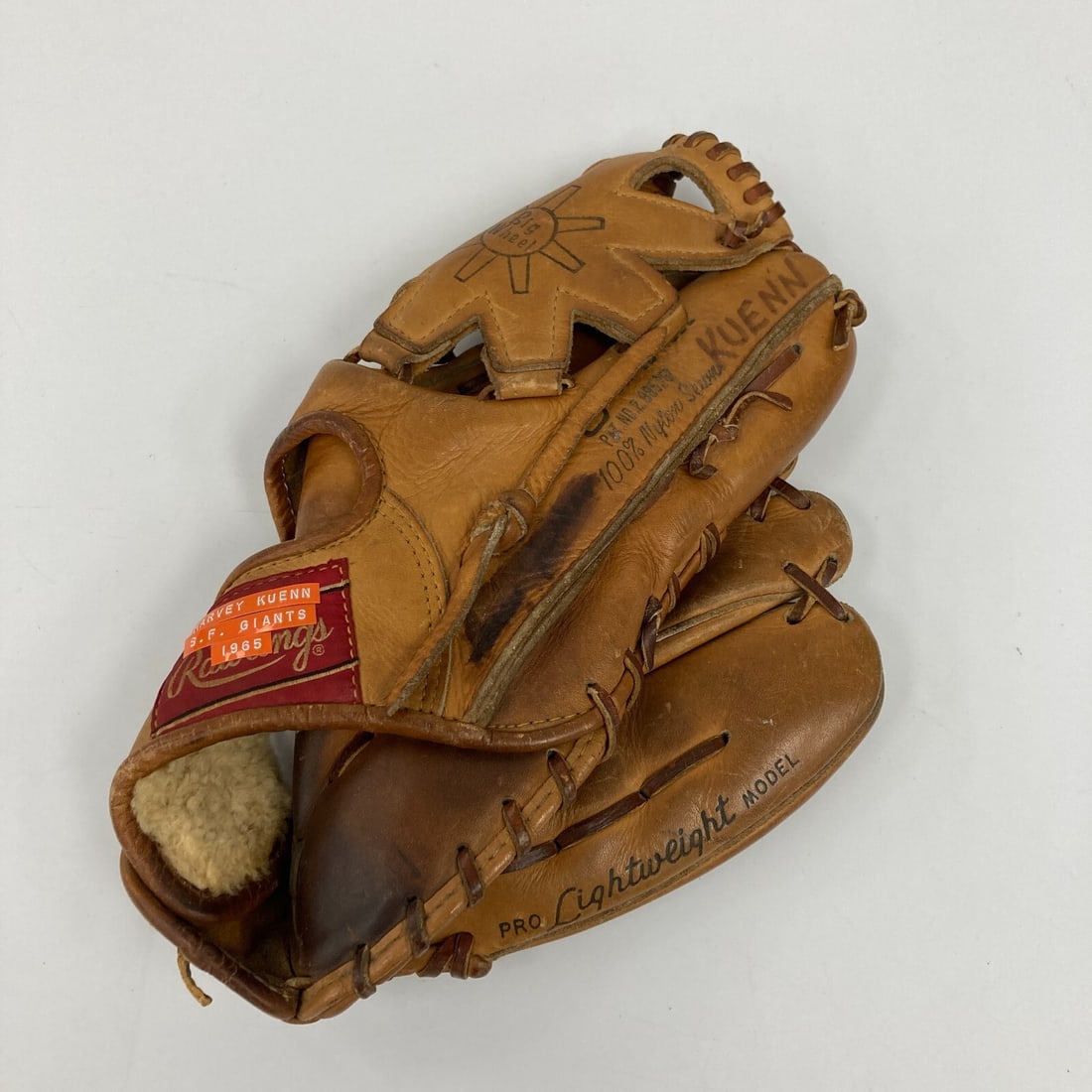 1965 Harvey Kuenn Signed Game Used Rawlings Glove JSA Authenticated: 1965 Harvey Kuenn Signed Game Used Rawlings Glove JSA Authenticated This is a 1965 signed game-used Rawlings baseball glove by Harvey Kuenn, an iconic player known for his outstanding baseball career,