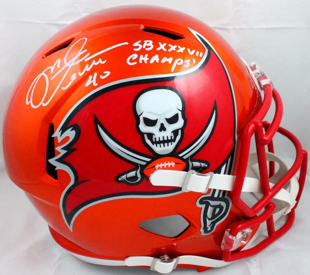 Mike Alstott Signed Tampa Bay Buccaneers Flash Speed Helmet Beckett Authenticated: Mike Alstott Signed Tampa Bay Buccaneers Flash Speed Helmet Beckett Authenticated This is an original full-size flash speed helmet signed by Mike Alstott, the legendary player of the Tampa Bay Buccane