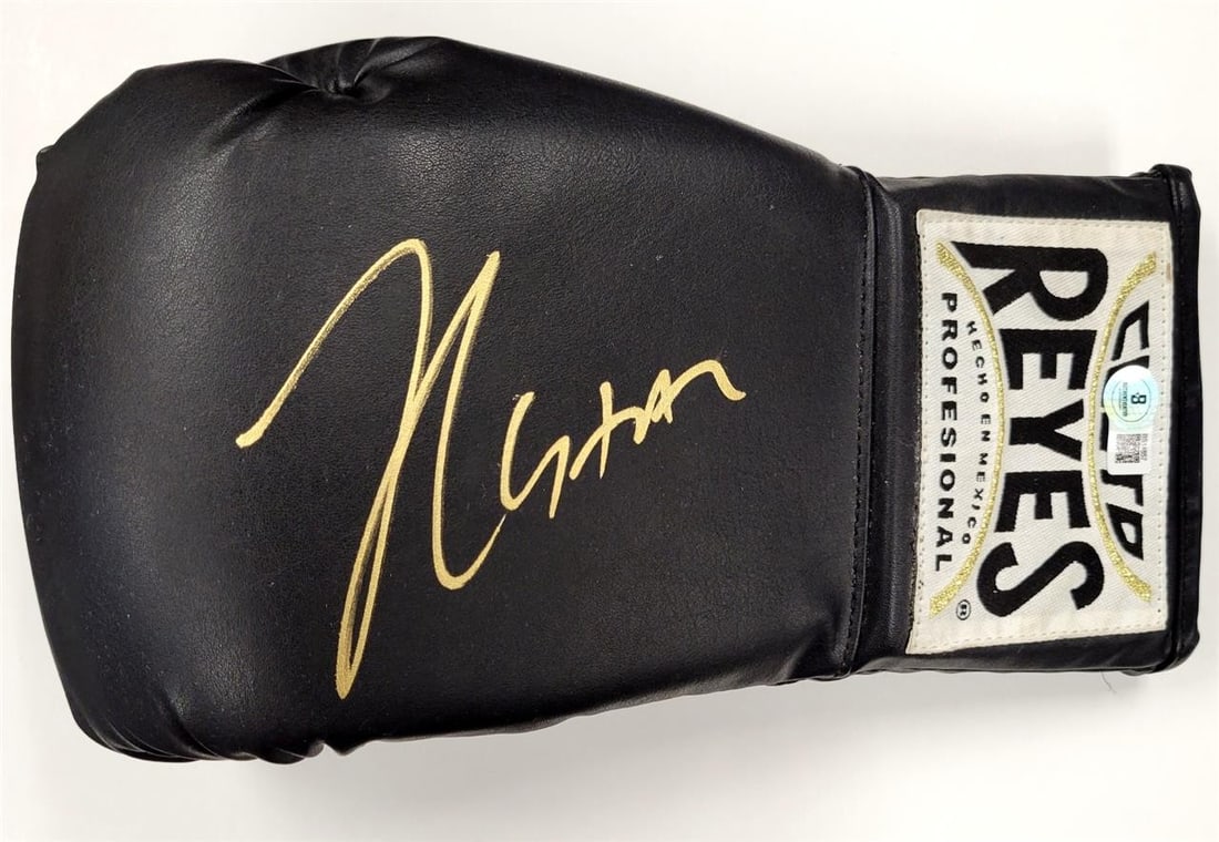 Julio Cesar Chavez Signed Cleto Reyes Boxing Glove Beckett Authenticated (1 of 4)